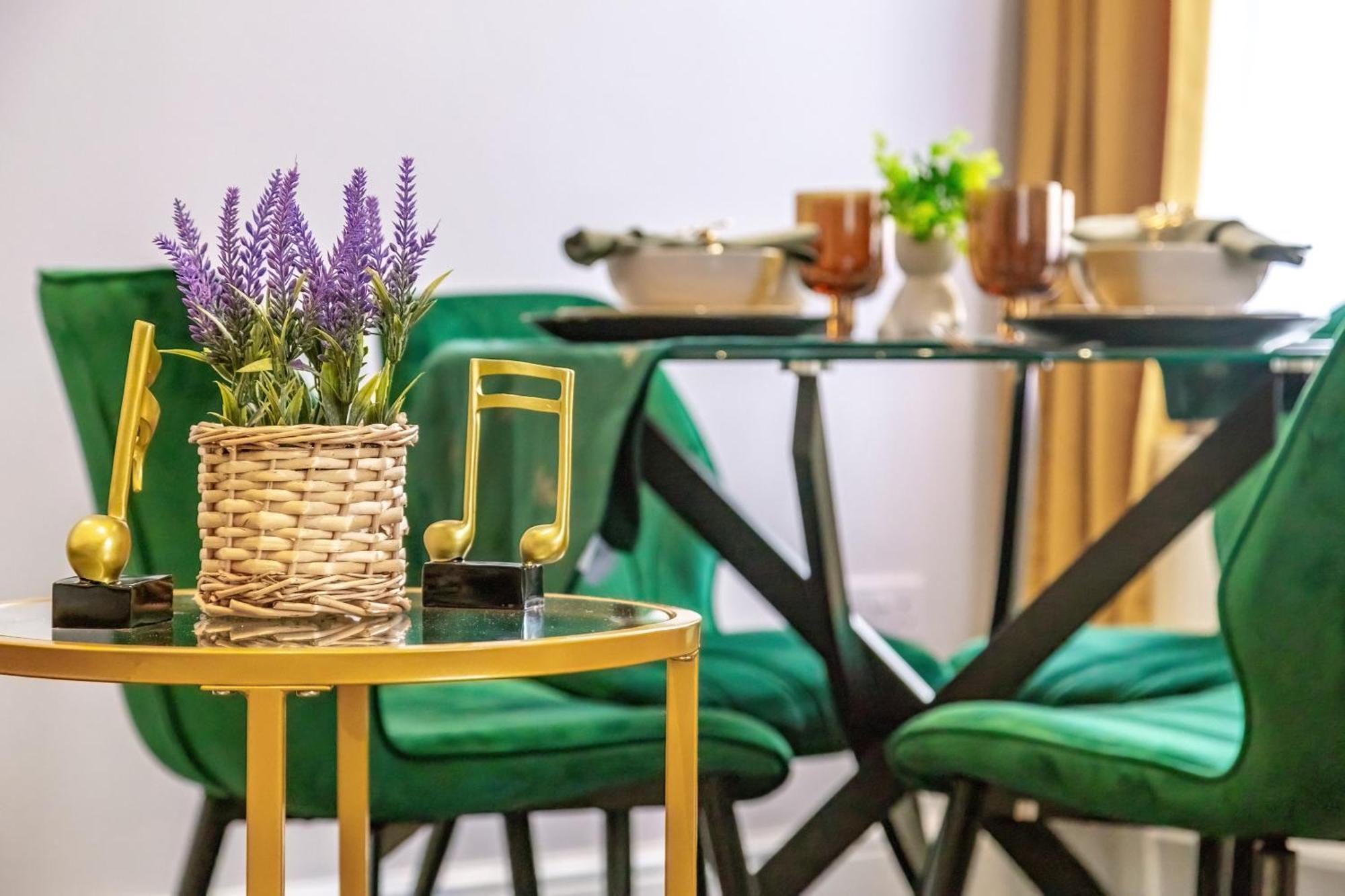 Elegant 2Br London Hideaway- King Bed, Sleeps 6 - Parking- Instant Book- 20 Percent Off Limited Time! Barnet Esterno foto