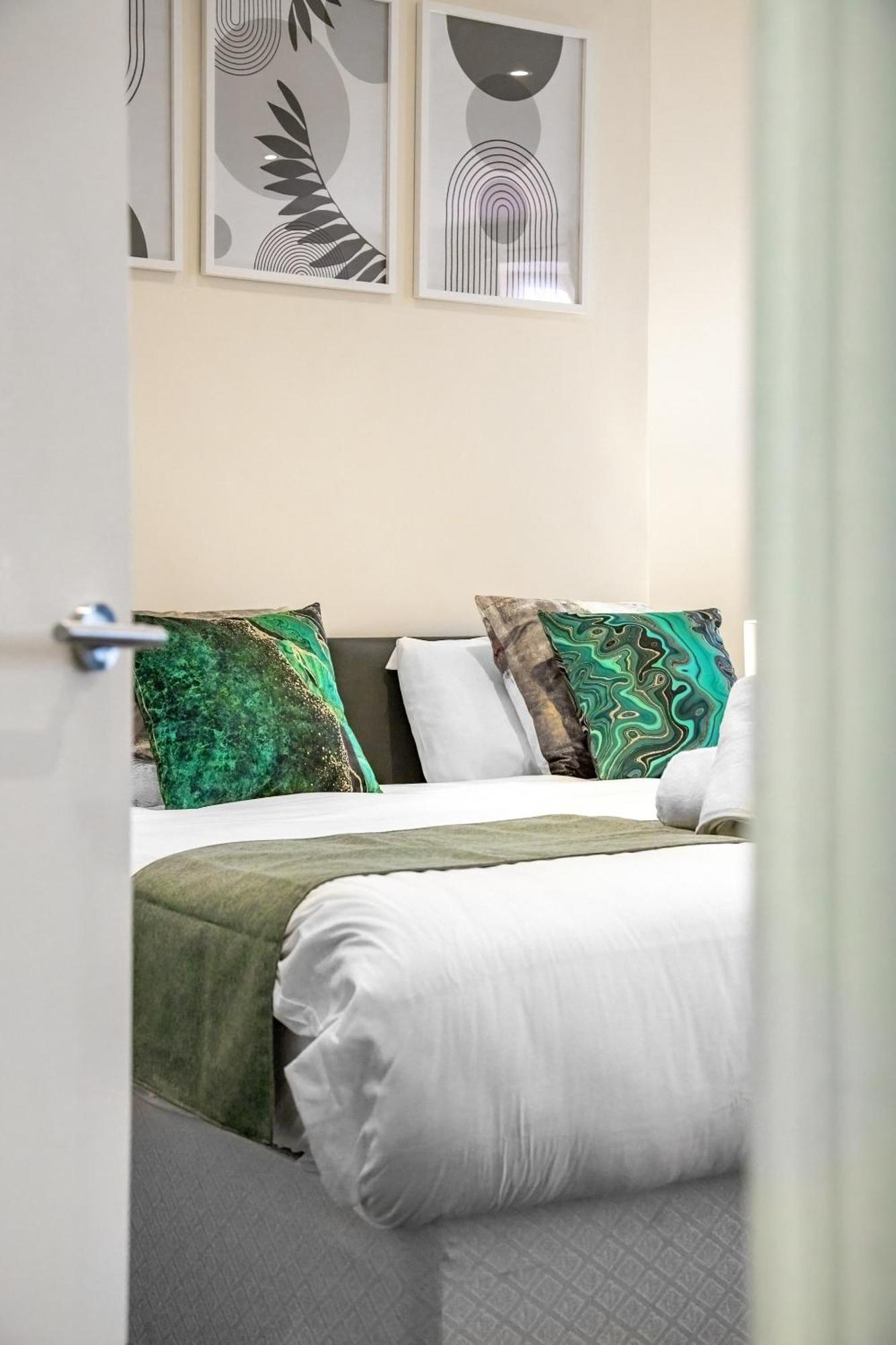 Elegant 2Br London Hideaway- King Bed, Sleeps 6 - Parking- Instant Book- 20 Percent Off Limited Time! Barnet Esterno foto