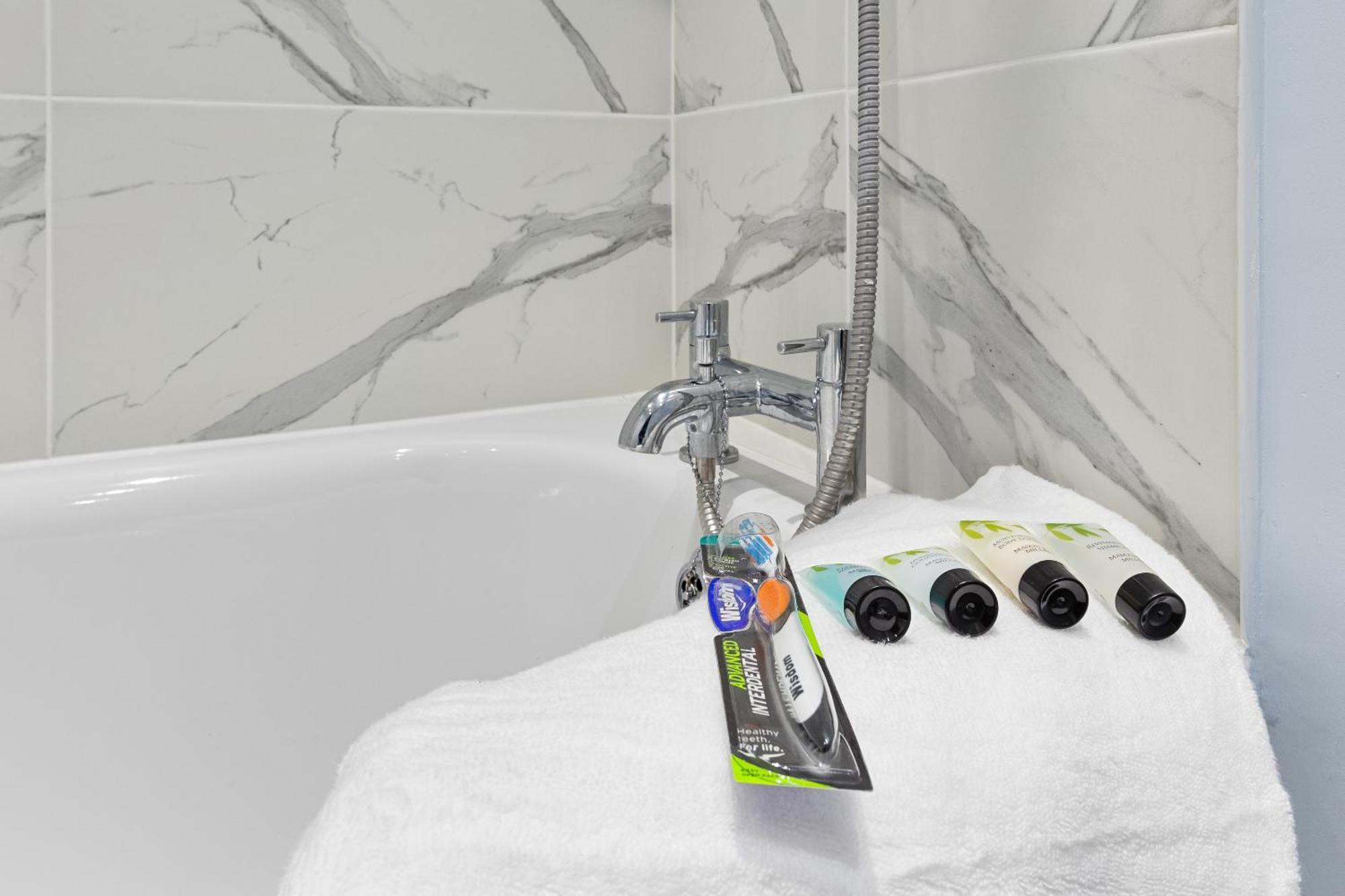 Elegant 2Br London Hideaway- King Bed, Sleeps 6 - Parking- Instant Book- 20 Percent Off Limited Time! Barnet Esterno foto