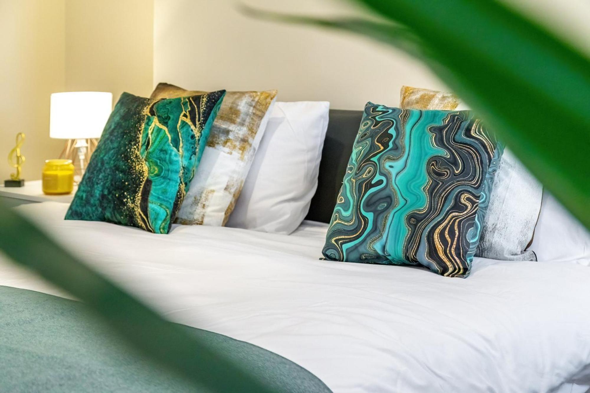 Elegant 2Br London Hideaway- King Bed, Sleeps 6 - Parking- Instant Book- 20 Percent Off Limited Time! Barnet Esterno foto