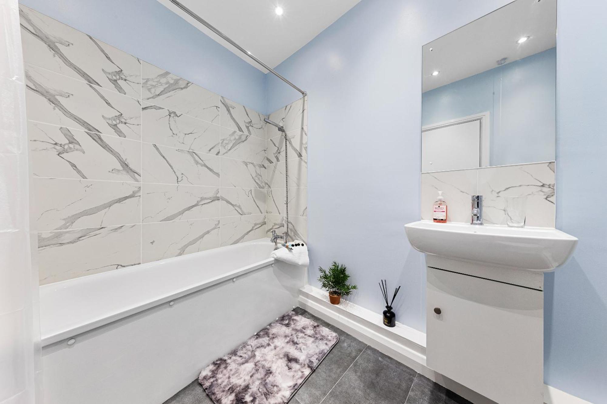 Elegant 2Br London Hideaway- King Bed, Sleeps 6 - Parking- Instant Book- 20 Percent Off Limited Time! Barnet Esterno foto
